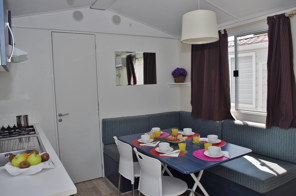 Happy Camp Mobile Homes In Centro Vacanze Bi Village 파자나 객실 사진
